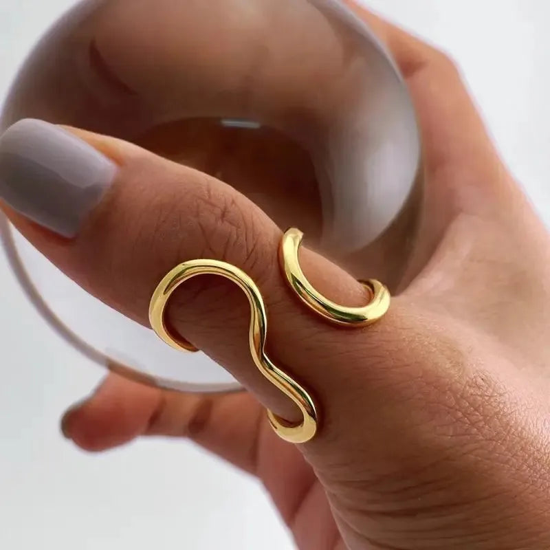 Curvy ring